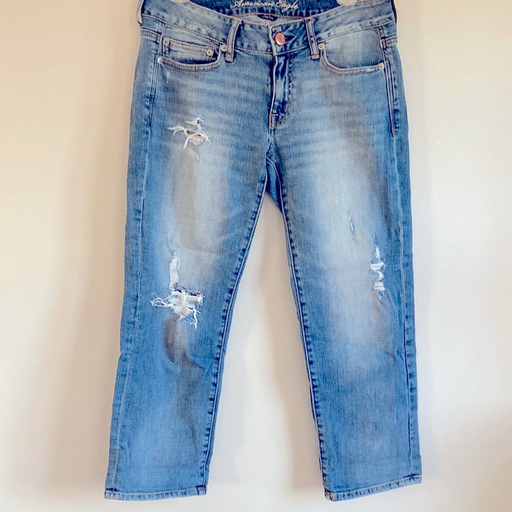 AE Ripped Stretch Boyfit Cropped Jeans, Size 4
